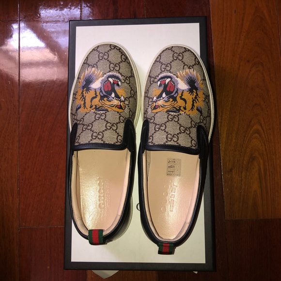 gucci supreme tiger slip on